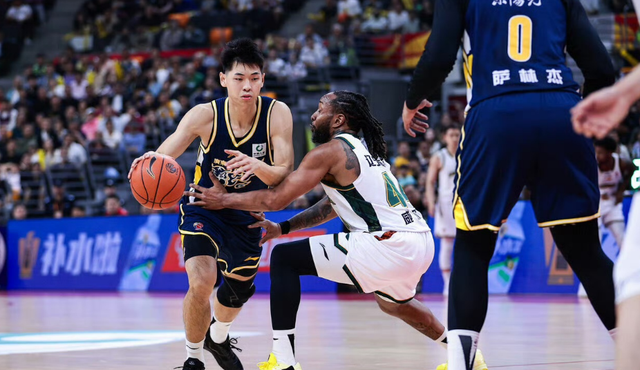 必一运动官网-广东宏远全力出击！主场迎战新疆男篮，杜锋拒绝输球，央视直播