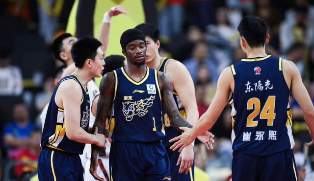 必一运动官网-广东宏远全力出击！主场迎战新疆男篮，杜锋拒绝输球，央视直播