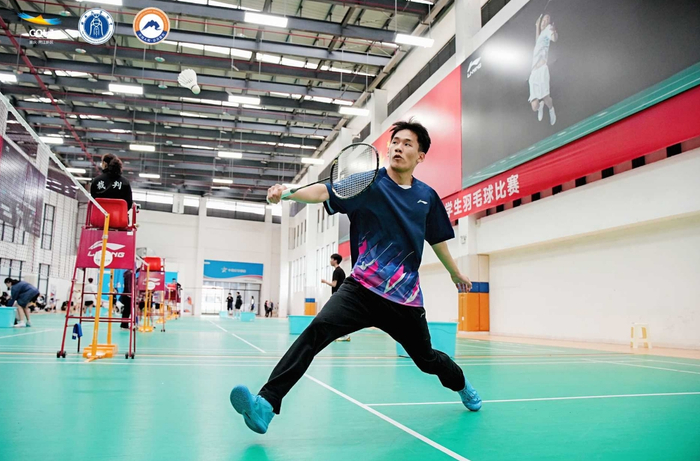 必一运动官网-两江新区2026年中小学生羽毛球比赛在两江西大附中星辰学校开赛|杨莉|西南大学|江西省|重庆市|体育_新浪体育_新浪新闻