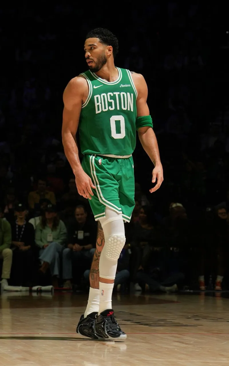 必一运动官方网站-塔图姆穿着野马配色Tatum4，砍下30分7篮板11助攻